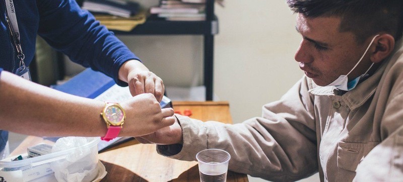 Liệu trình điều trị bệnh lao bằng thuốc uống có thể kéo dài đến sáu tháng. (Ảnh: PAHO)