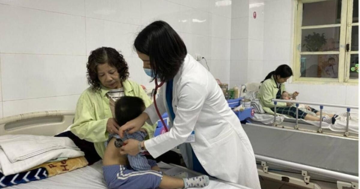 Các bệnh thủy đậu, tay chân miệng vào mùa khiến nhiều bệnh nhân nhi nhập viện