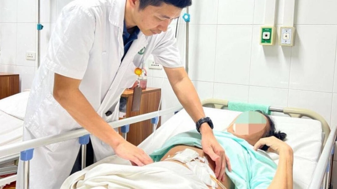 Bất ngờ lý do khiến cụ bà thủng ruột sau khi ăn táo đỏ hầm tổ yến