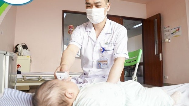 Bệnh nhi 3 tháng tuổi bỏng khoang miệng vì bị nhỏ nhầm thuốc Acid trichloracetic