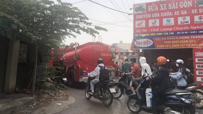 Vụ cháy khiến giao thông các tuyến đường xung quanh ùn tắc