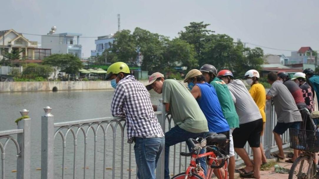 Bạn bè thách đố bơi qua sông khi đang nhậu, nam thanh niên tử vong