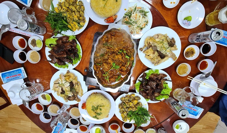 Hạn chế ngộ độc rượu, ngành chức năng Cà Mau khuyến cáo nhân dân không sử dụng rượu, bia không rõ nguồn gốc, xuất xứ.