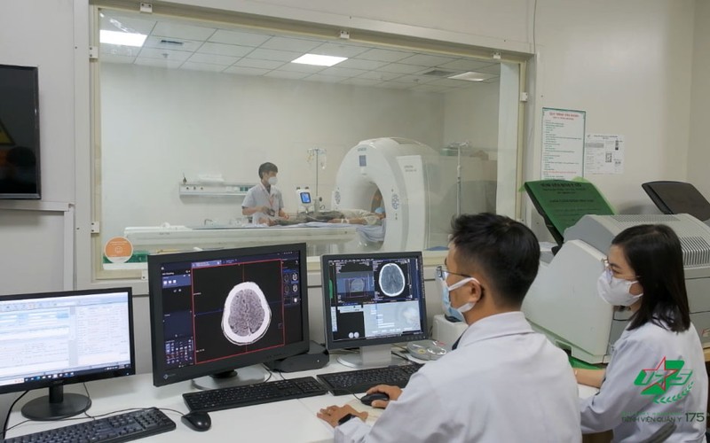 Đơn vị đột quỵ, Khoa Nội thần kinh – Bệnh viện Quân y 175 với đội ngũ nhân lực trình độ cao và trang bị nhiều máy móc hiện đại.