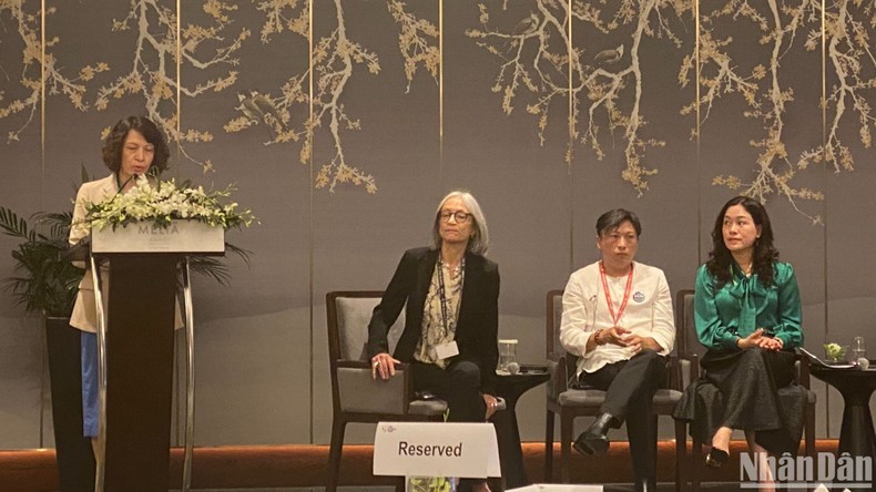 Thứ trưởng Y tế Nguyễn Liên Hương phát biểu tại sự kiện.