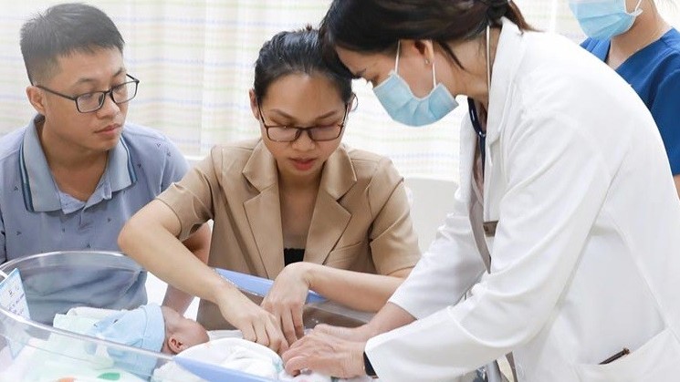 Sửa chữa trái tim bị lỗi nhịp cho bé trai 6 ngày tuổi