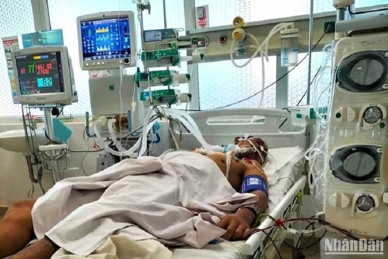 Bệnh nhân Y.Đ.W.P đang được cấp cứu tại Bệnh viện đa khoa vùng Tây Nguyên trong tình trạng nguy kịch.