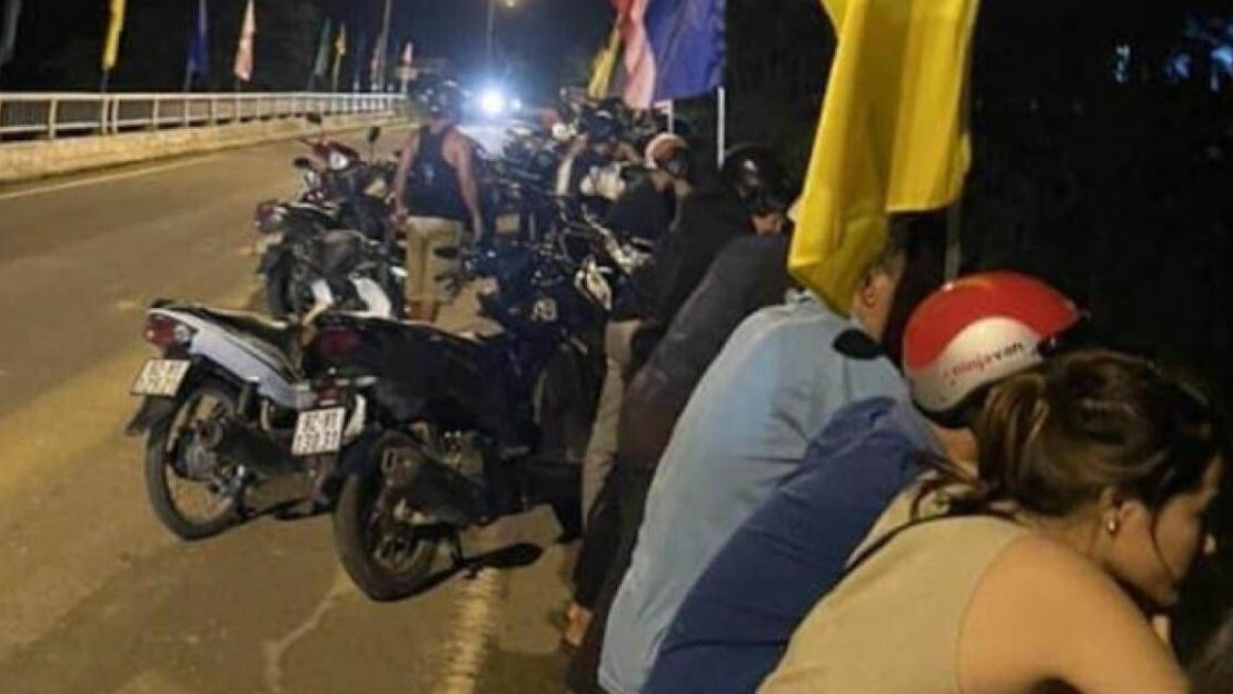 Dạo chơi ven sông, bé trai 4 tuổi trượt chân đuối nước tử vong