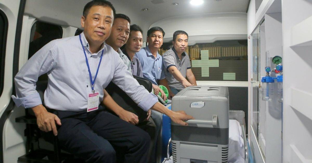 Chuyến bay QH1201 của đã chờ để đưa quả tim vào Huế cứu người.