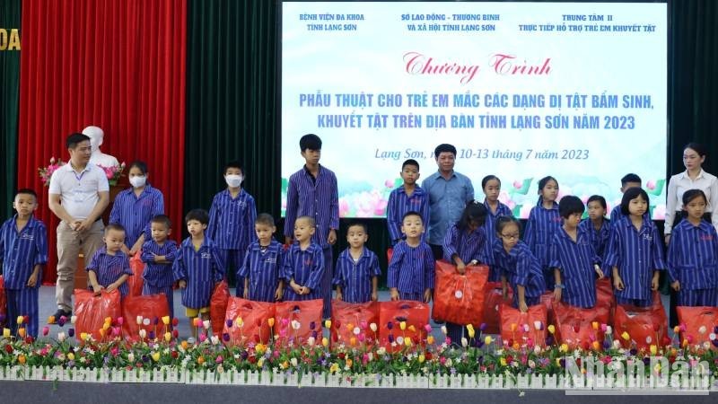 Phẫu thuật miễn phí cho trẻ em khuyết tật