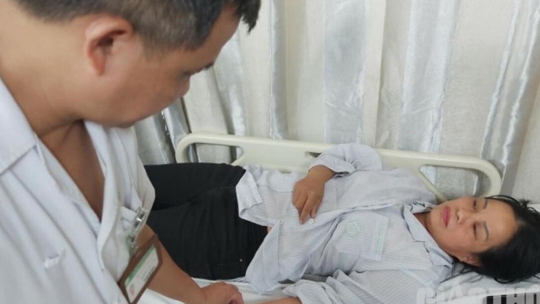 Đãi khách cá chình, 8 người cùng ngộ độc tê lưỡi, cứng hàm