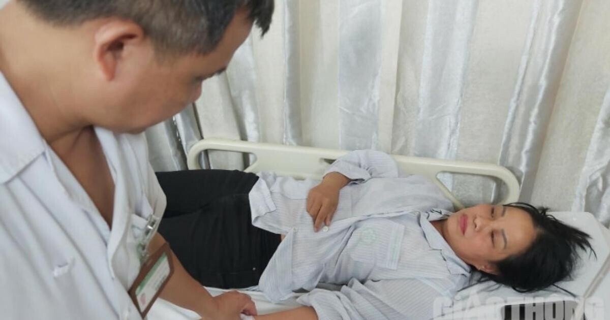 Bệnh nhân ngộ độc cá chình đang được điều trị tại Trung tâm Chống độc, BV Bạch Mai.