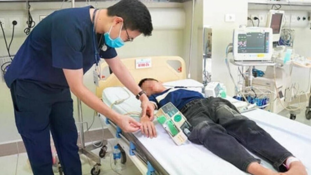 Bị rắn độc cắn, nhiều trẻ nguy kịch vì đắp thuốc thày lang