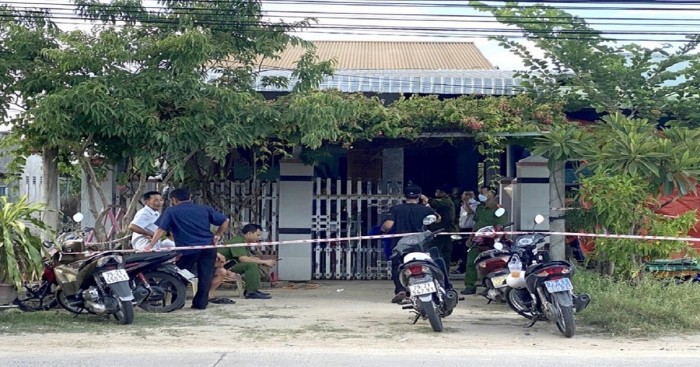 Cơ quan chức năng phong toả hiện trường để điều tra vụ việc.