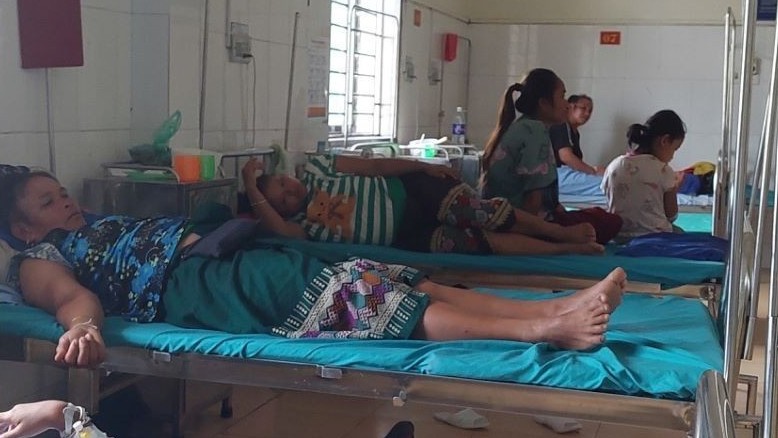 Nhiều người dân bản Co Pục nhập viện vì nghi uống phải nguồn nước nhiễm độc