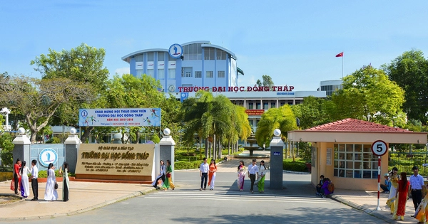 Hai con của thầy hiệu trưởng đột tử trong lễ khai giảng được hỗ trợ học phí đến bậc đại học