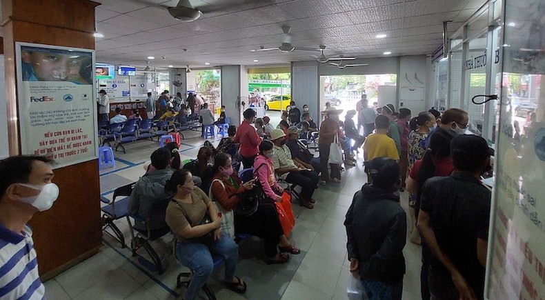 Số người đến khám bệnh đau mắt đỏ tại Bệnh viện Mắt Đà Nẵng tăng đột biến. Ảnh: H.S