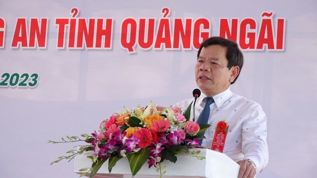 Thưởng nóng lực lượng phá nhanh vụ án hai nữ công nhân bị bắn Thưởng nóng lực lượng phá nhanh vụ án hai nữ công nhân bị bắn