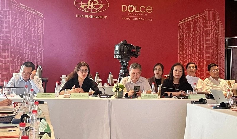 Bà Trần Thị Trang phát biểu tại tọa đàm.