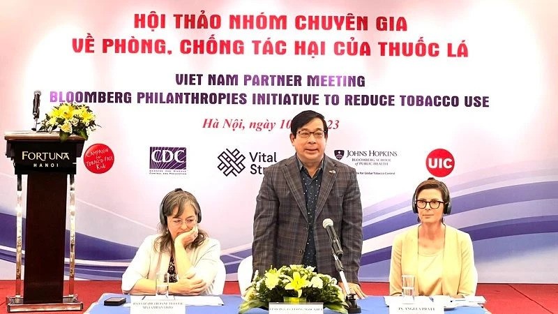 Phó Giáo sư, Tiến sĩ Lương Ngọc Khuê phát biểu tại hội thảo.