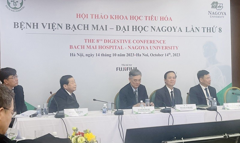 Các chuyên gia hàng đầu trong lĩnh vực tiêu hóa trong và ngoài nước tham dự hội thảo.