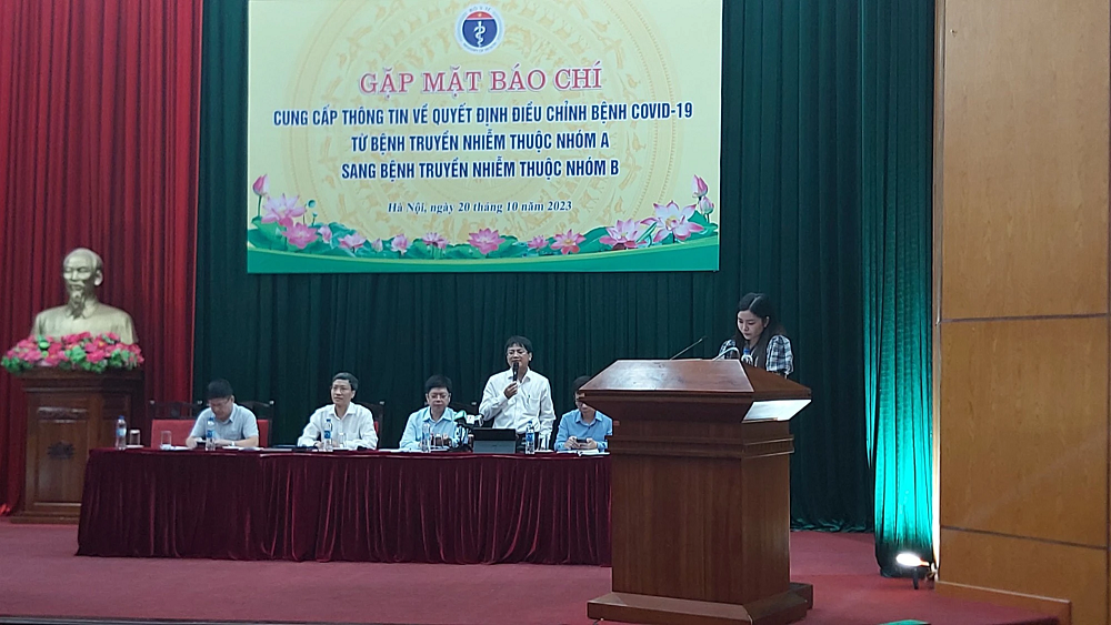 Bộ Y tế giải đáp về những thay đổi khi Covid-19 được chuyển từ bệnh truyền nhiễm nhóm A sang nhóm B.