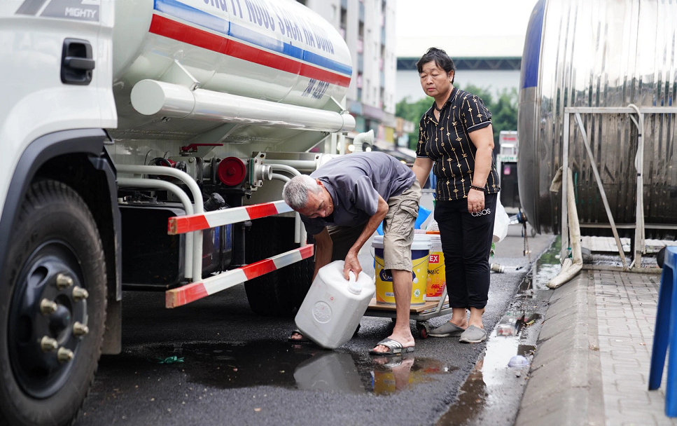 Cư dân Thanh Hà kêu cứu vì thiếu nước sạch.