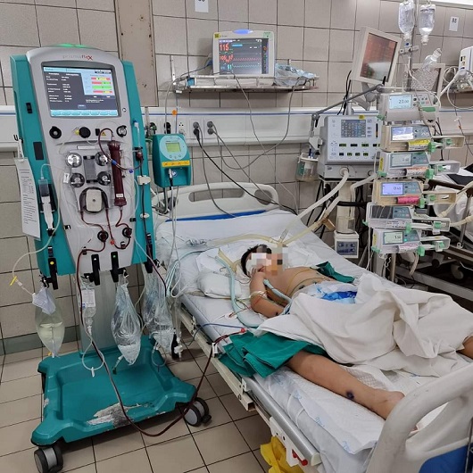 Bé trai 10 tuổi nguy kịch do nhiễm vi khuẩn hiếm gặp