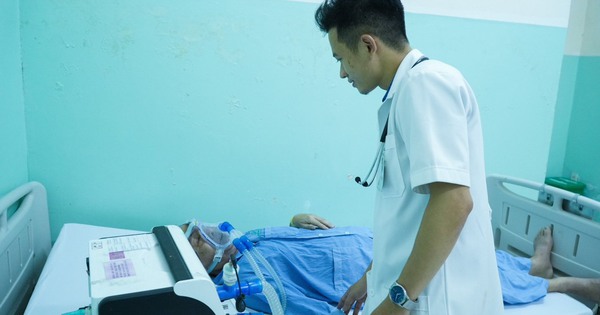 Người đàn ông 7 tháng liên tục phải ngủ ngồi