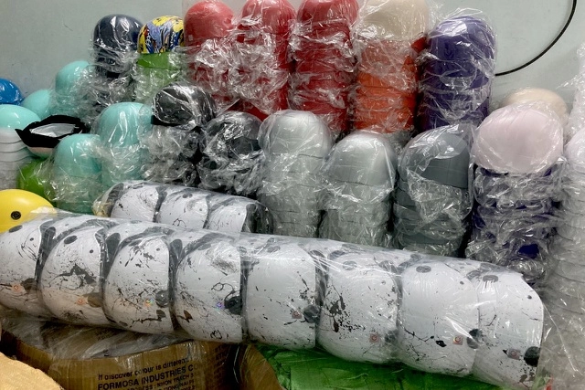 Hàng nghìn mũ bảo hiểm không có nguồn gốc ở Khánh Hòa bị thu giữ