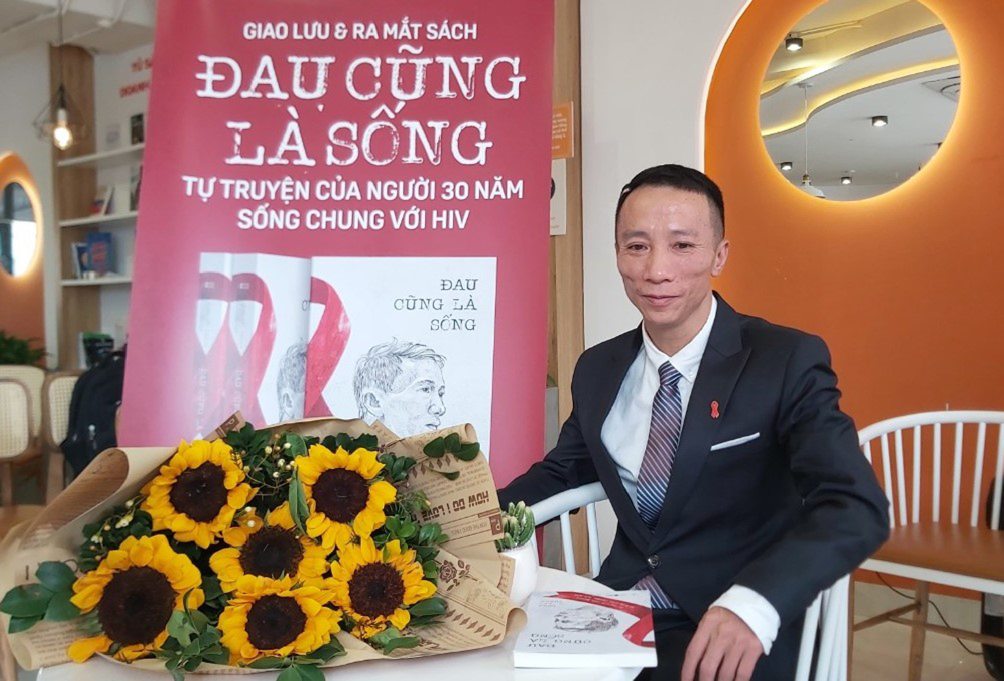 Nghị lực người đàn ông gần 30 năm mắc bệnh thế kỷ Nghị lực người đàn ông gần 30 năm mắc bệnh thế kỷ