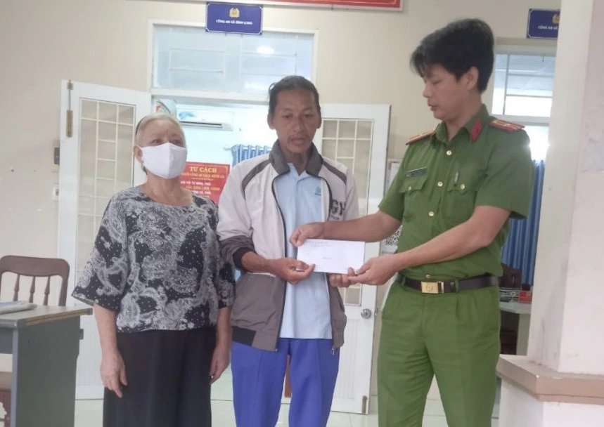 Người đàn ông đi lạc gần 1.000km được người thân đến đón về