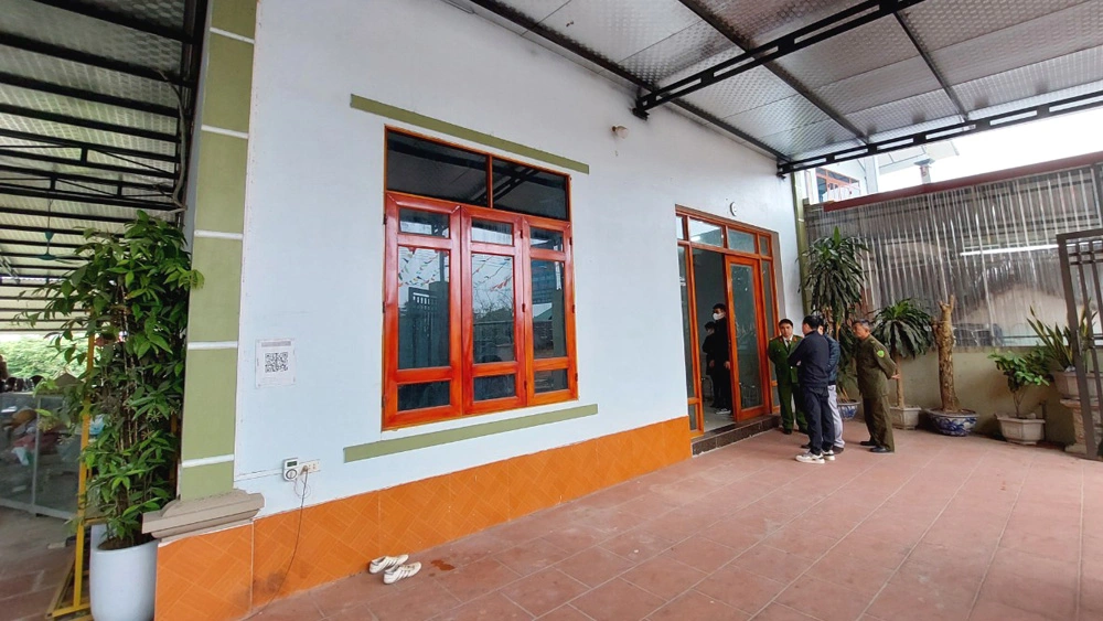 Đốt than củi sưởi ấm, 3 người trong gia đình tử vong