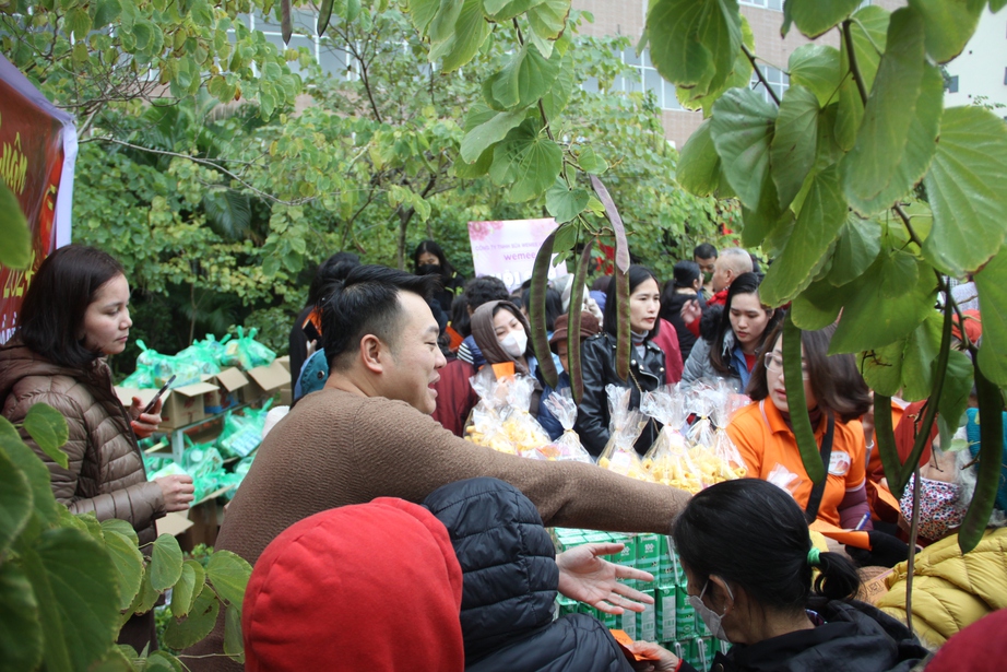 Bệnh nhân phấn khởi dự hội chợ Tết 0 đồng