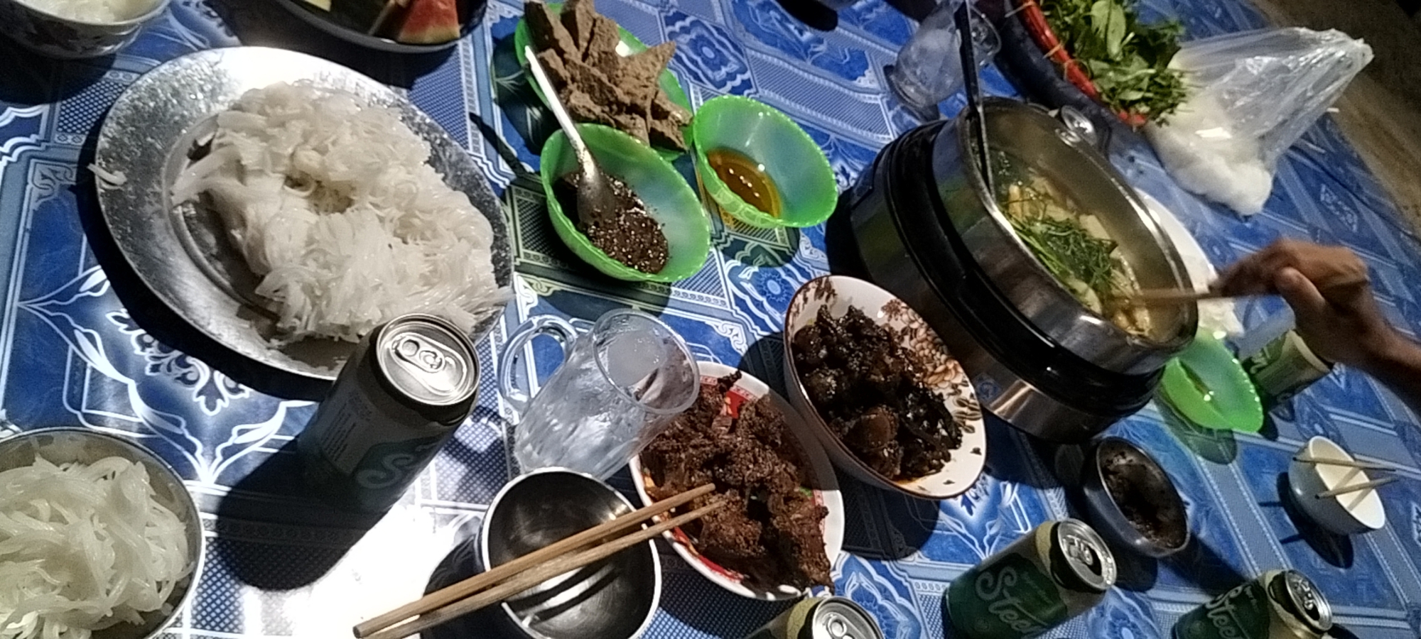 Bạc Liêu: Hai vợ chồng tử vong, con trai nhập viện nghi ngộ độc rượu