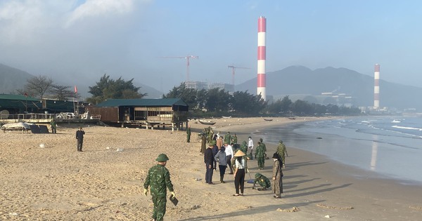 Truy nguyên nhân dầu hắc vón cục trôi dạt vào bờ biển Hà Tĩnh