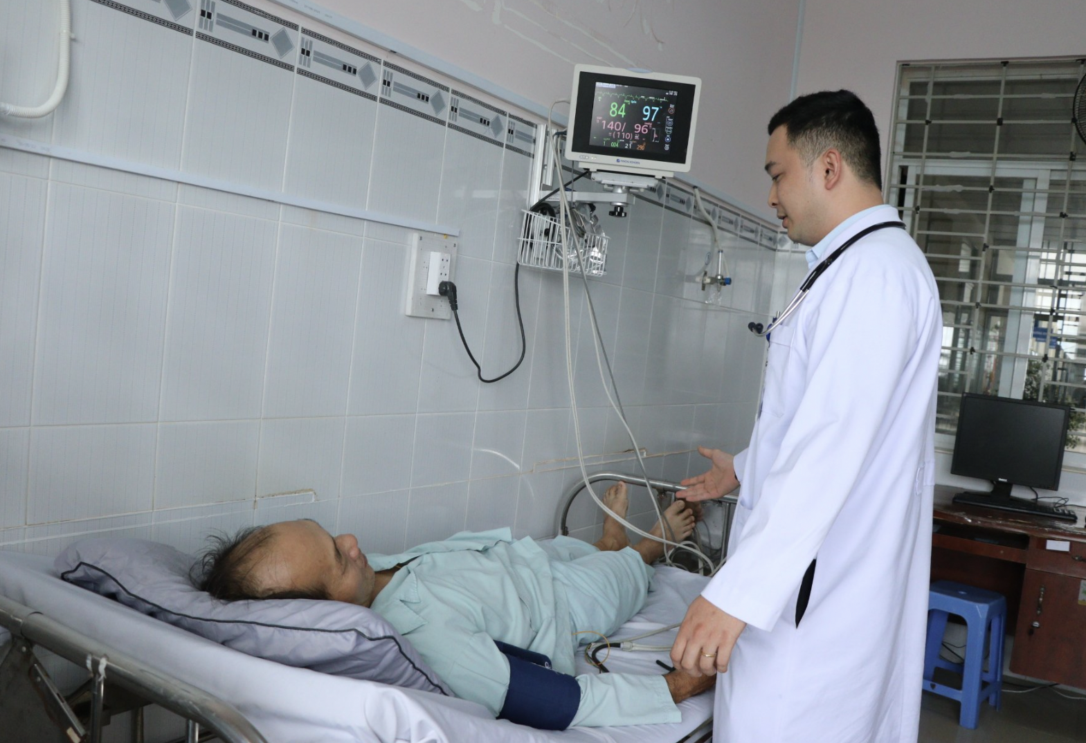 Người đàn ông ngưng tim ngưng thở 90 phút được cứu sống ở bệnh viện tuyến cơ sở