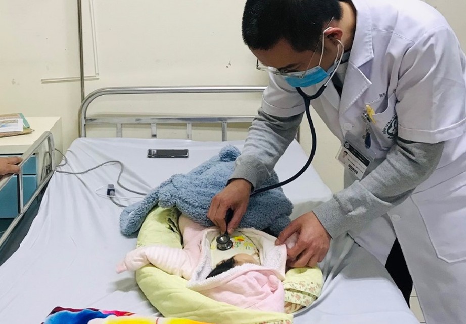 Mổ gấp để cứu sống trẻ sơ sinh dị tật bẩm sinh phức tạp Mổ gấp để cứu sống trẻ sơ sinh dị tật bẩm sinh phức tạp