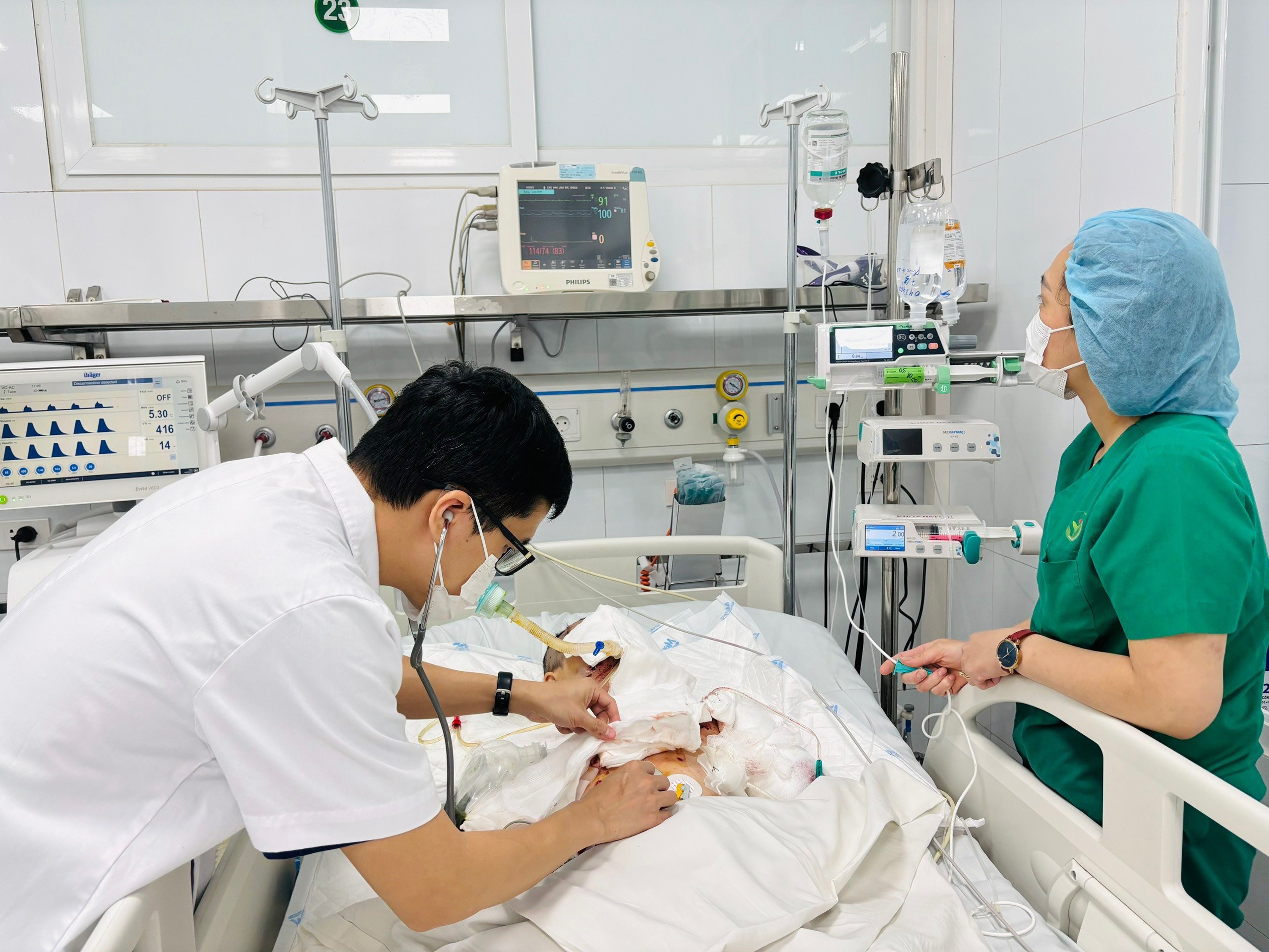 Laptop phát nổ khiến một nam sinh chấn thương sọ não, hôn mê