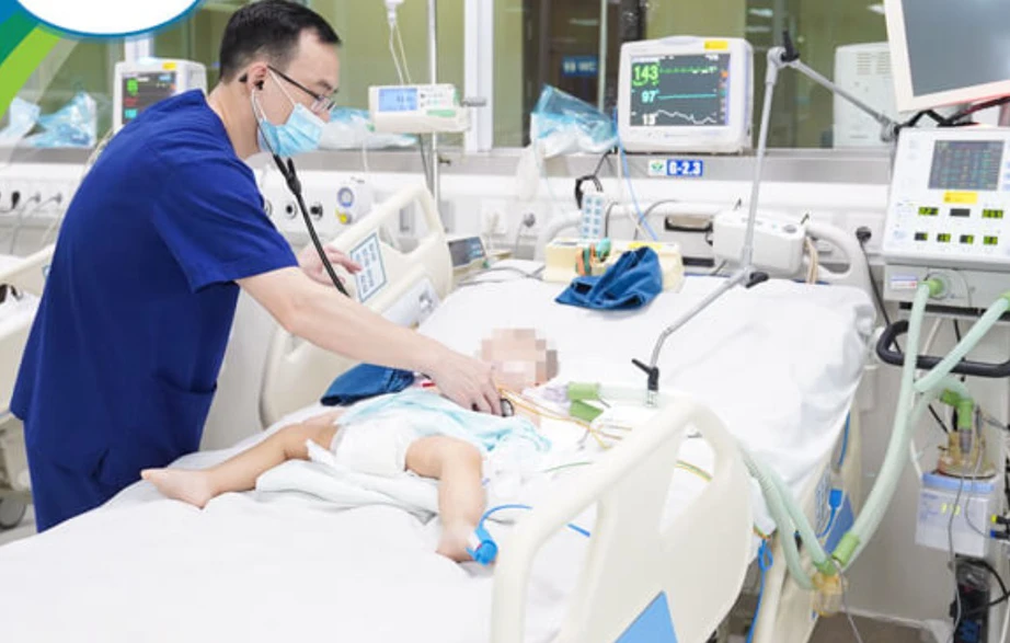 Bệnh nhi 2 tháng tuổi nguy kịch vì hội chứng rung lắc