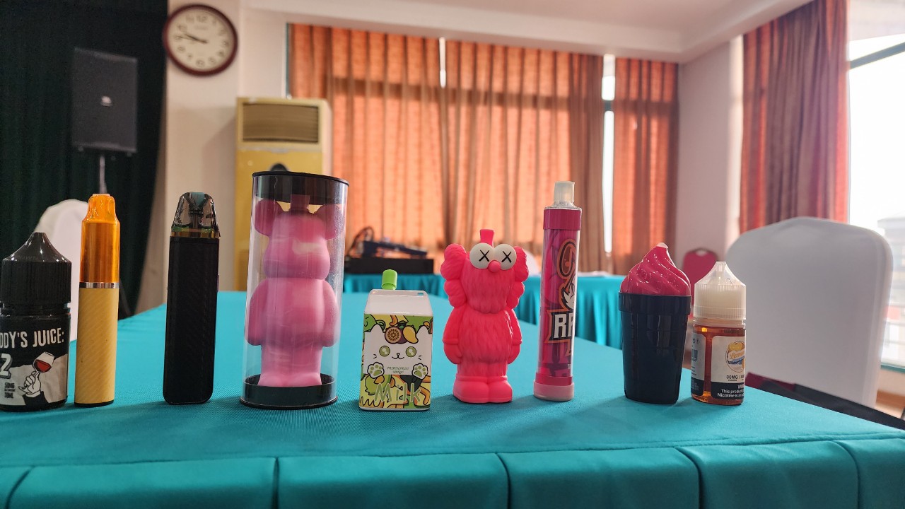 Người trẻ mắc nhiều bệnh người già vì thuốc lá điện tử