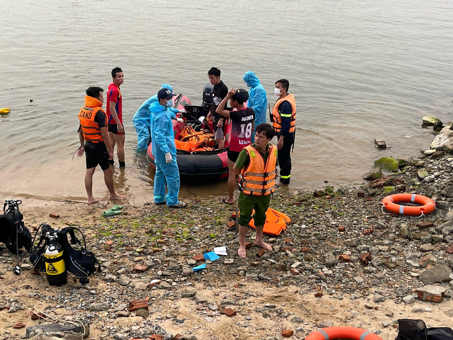 Tìm thấy thi thể nam thanh niên nhảy cầu Cổ Lũy tự vẫn