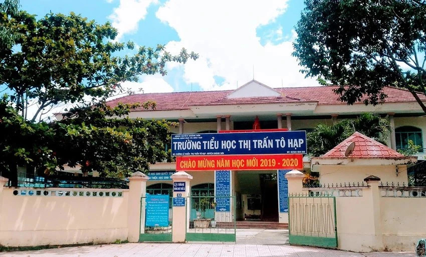 Hàng chục học sinh ở Khánh Hòa nhập viện sau khi ăn sáng từ hàng rong Hàng chục học sinh ở Khánh Hòa nhập viện sau khi ăn sáng từ hàng rong