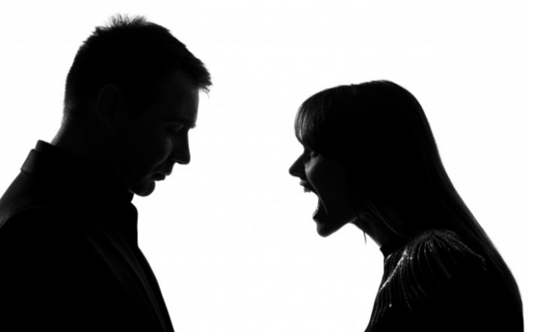 Mắc rối loạn hoang tưởng, người vợ luôn ám ảnh chồng ngoại tình