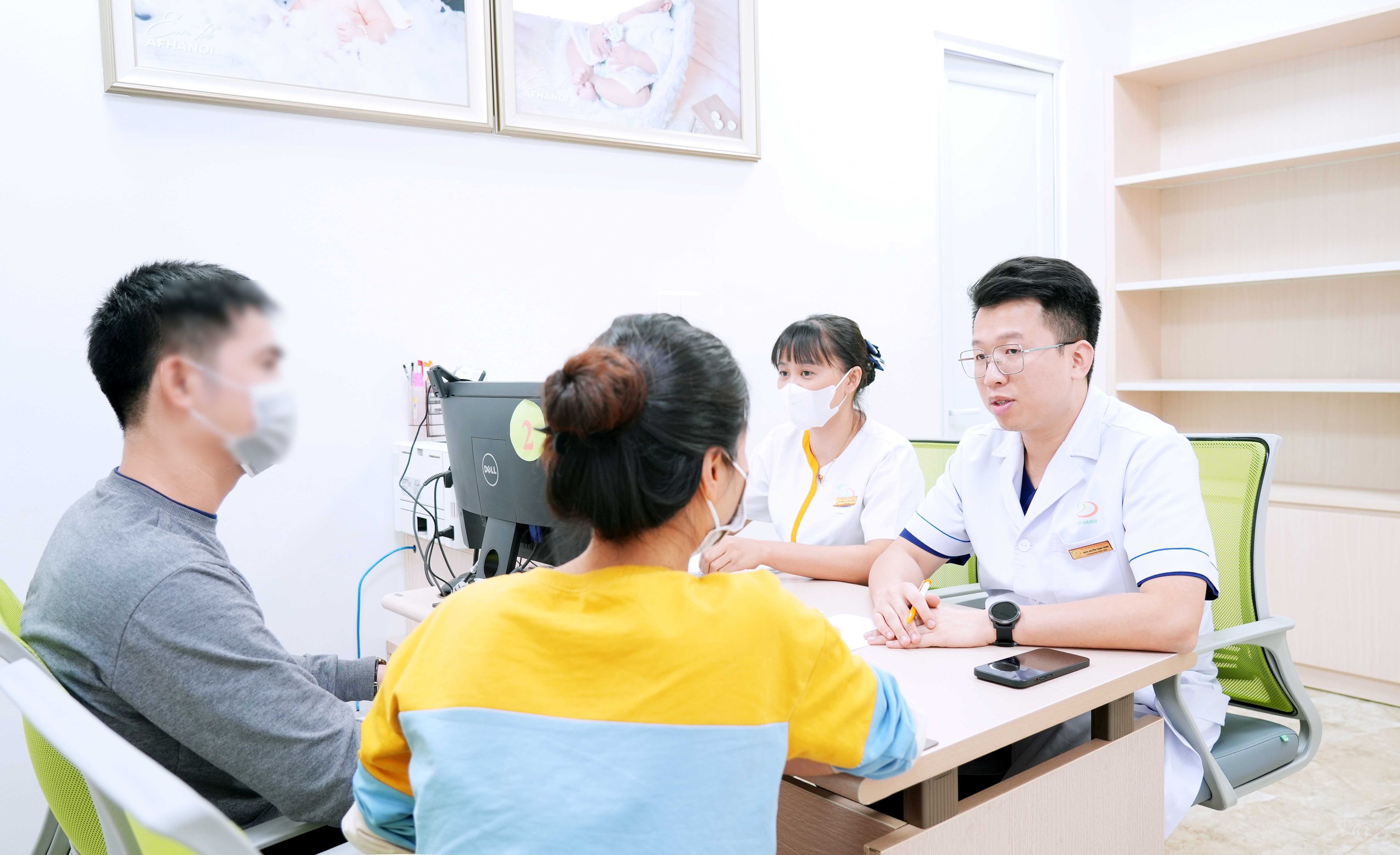 Hạnh ph&uacute;c vỡ &ograve;a của người mẹ mang gen lặn bệnh loạn dưỡng cơ