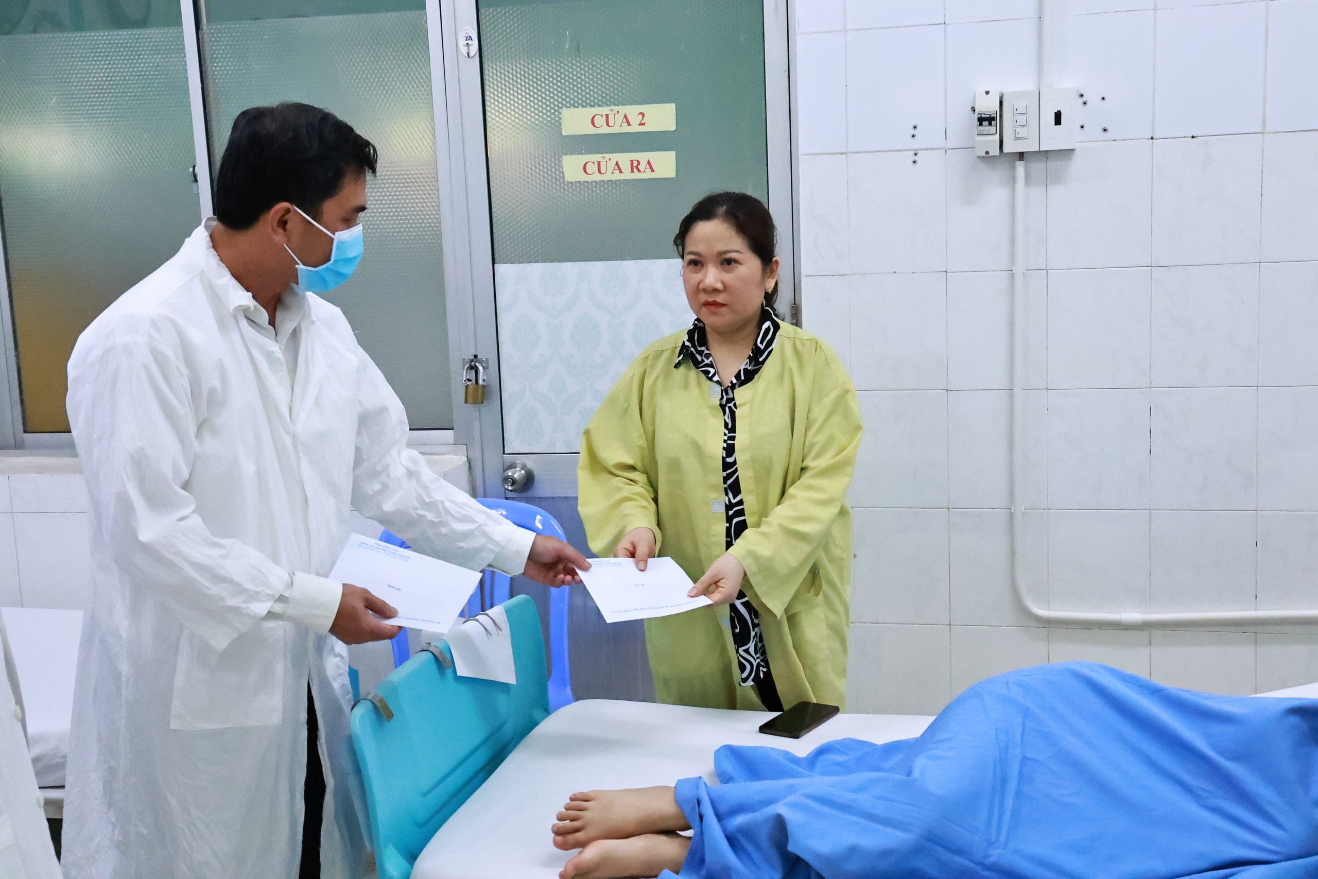 Vụ nôn ói sau ăn bánh mì: 447 ca nhập viện, 2 ca rất nặng phải lọc máu