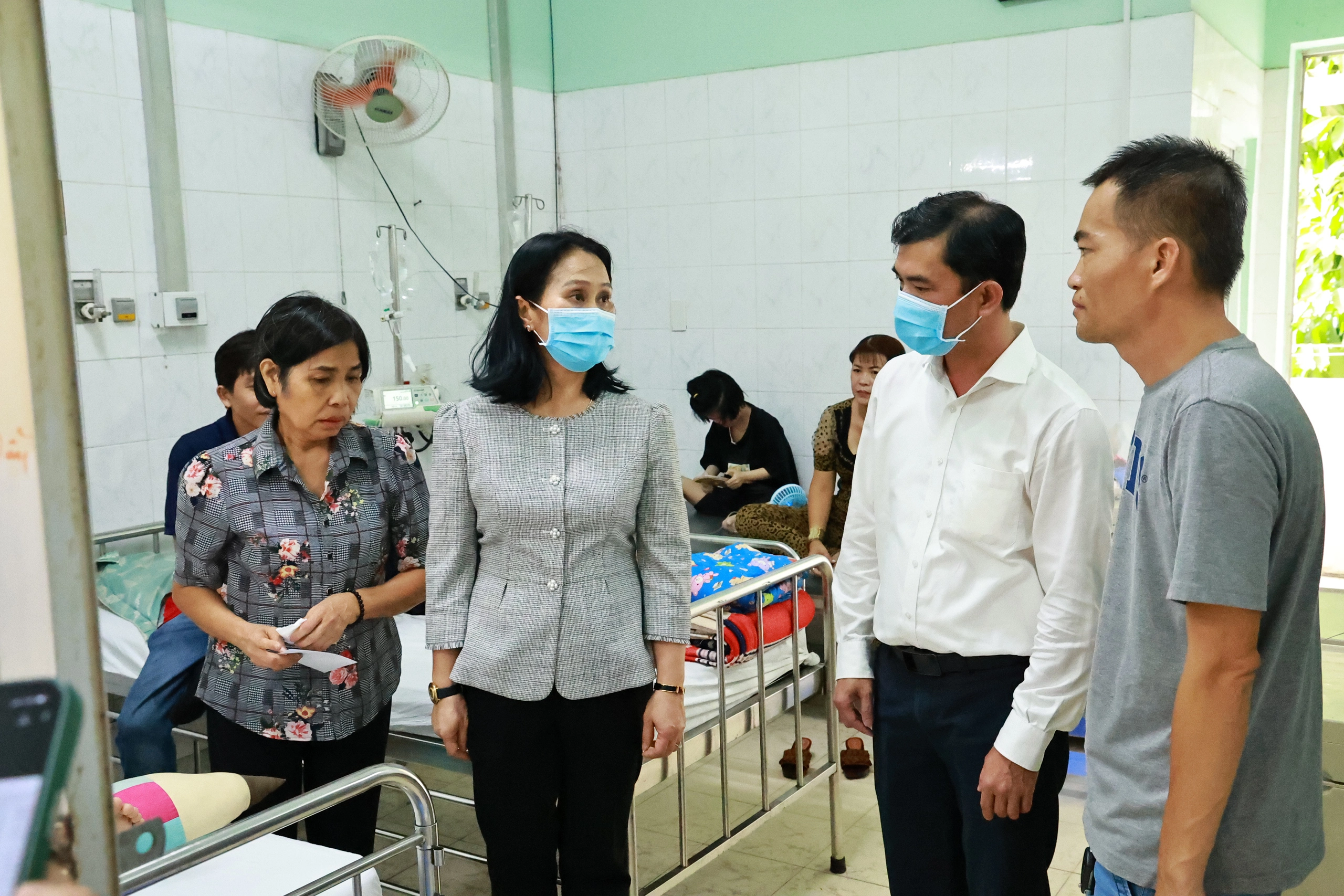 Vụ nôn ói sau ăn bánh mì: 447 ca nhập viện, 2 ca rất nặng phải lọc máu