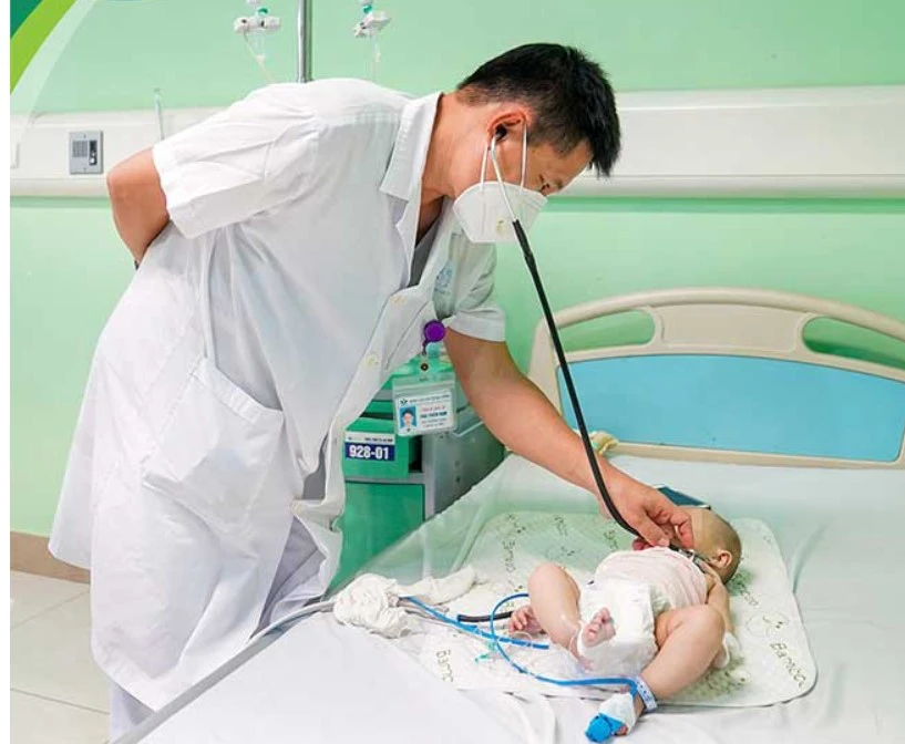 Trẻ 6 tháng tuổi ngộ độc vitamin D, bác sĩ nhi khoa khuyến cáo liều dùng