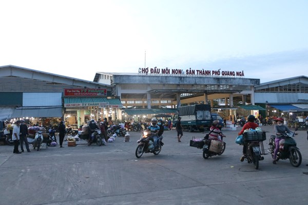 Quảng Ngãi: 6 người nhập viên cấp cứu sau ăn bánh mì