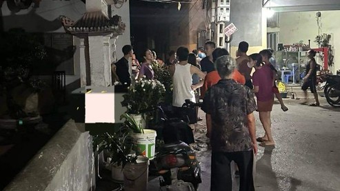 Tá hỏa phát hiện nữ công nhân trẻ tử vong trong phòng trọ, tóc vẫn còn ướt